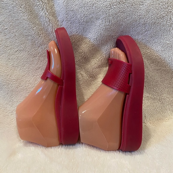 Donald Pliner Bondi Platform Jelly Sandals Slip-on Slides Shoes Red Size 6 EUC - Picture 8 of 14